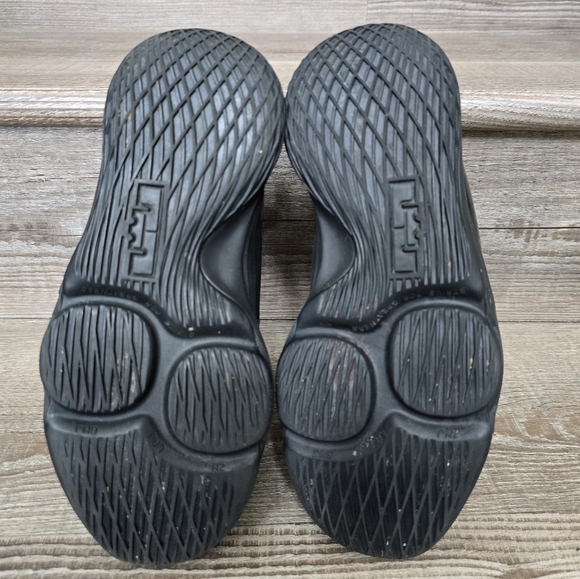 Nike Air Zoom Lebron Witness V Black Size 3 youth - Picture 5 of 6